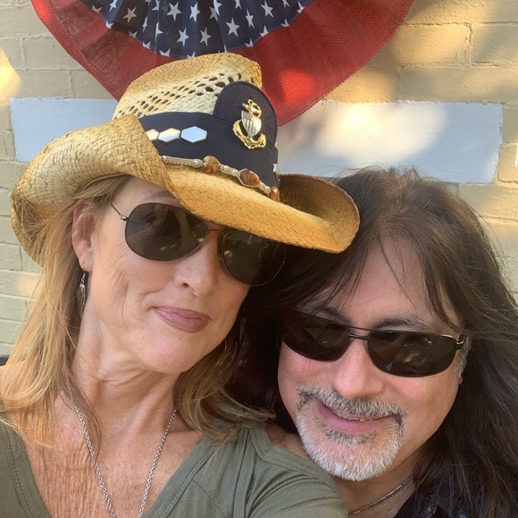 Meet your Posher, Dawn - Picture 3 of 3